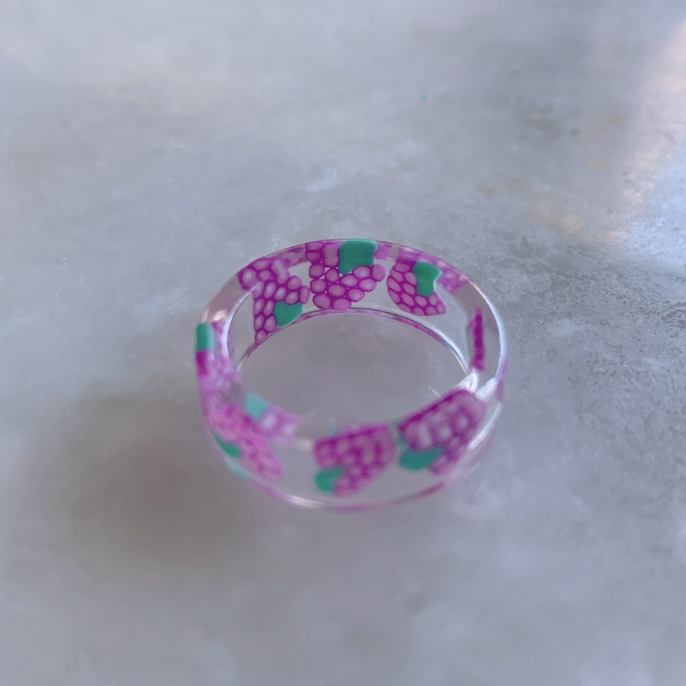 Pretty grape ring